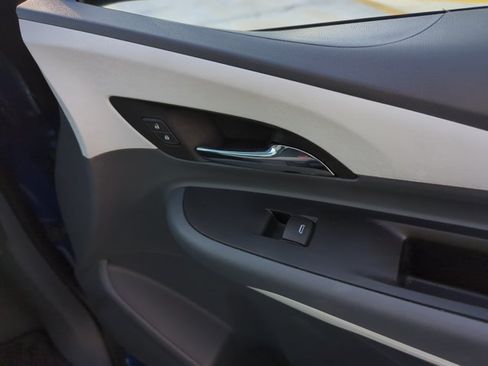 Used 2020 Chevrolet Bolt Premier FWD image 27