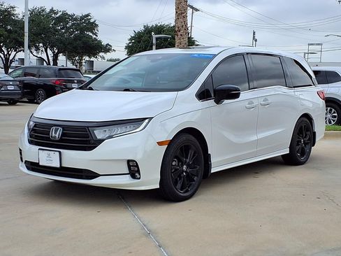 Used 2024 Honda Odyssey Sport image 3