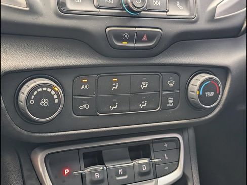 Used 2024 GMC Terrain SLE FWD image 16