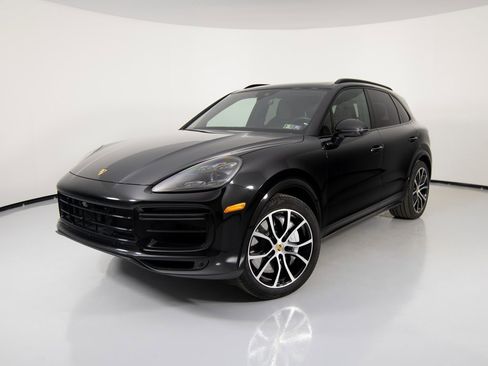 Certified 2023 Porsche Cayenne Turbo image 1