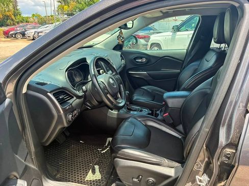 Used 2019 Jeep Cherokee Latitude Plus w/ Comfort/Convenience Group AWD/4WD image 10