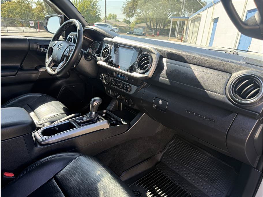Used 2019 Toyota Tacoma Limited AWD/4WD image 22