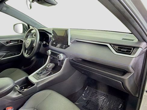 Used 2023 Toyota RAV4 SE image 30