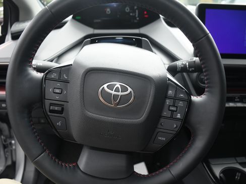 Used 2025 Toyota Prius Plug-In Hybrid FWD image 14