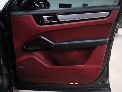 Used 2021 Porsche Cayenne GTS image 28