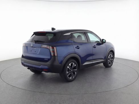 Used 2025 Nissan Kicks SV AWD/4WD image 9