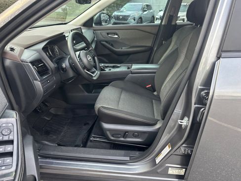 Used 2022 Nissan Rogue SV image 9