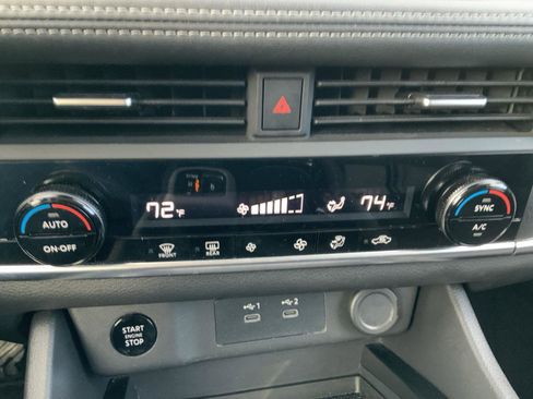 Used 2024 Nissan Rogue SV image 41