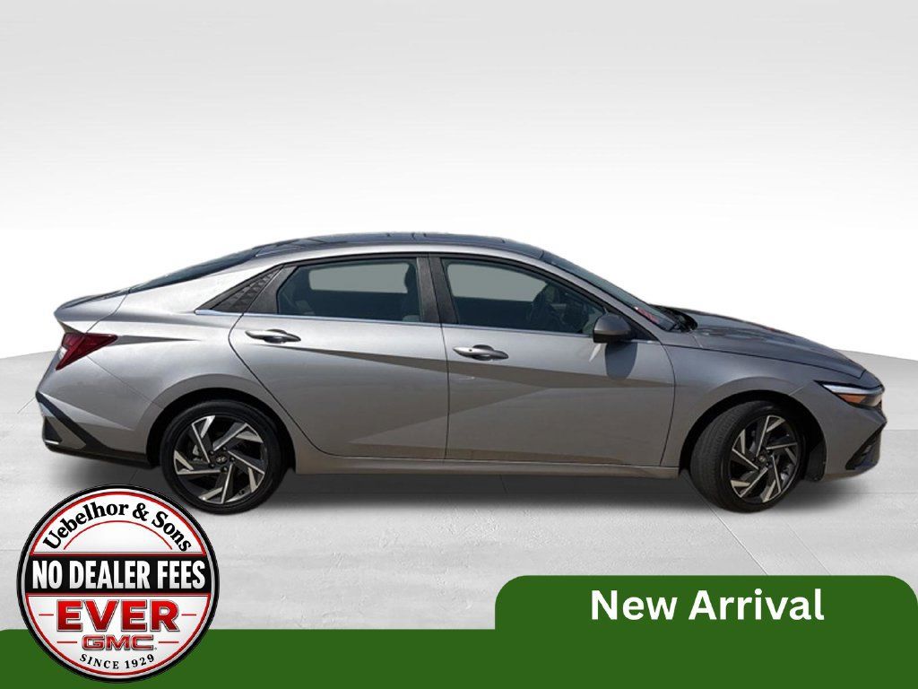 Used 2025 Hyundai Elantra SEL FWD image 5