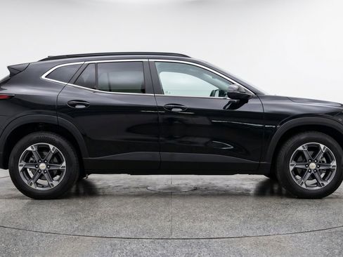 Used 2025 Chevrolet Blazer LT FWD image 11