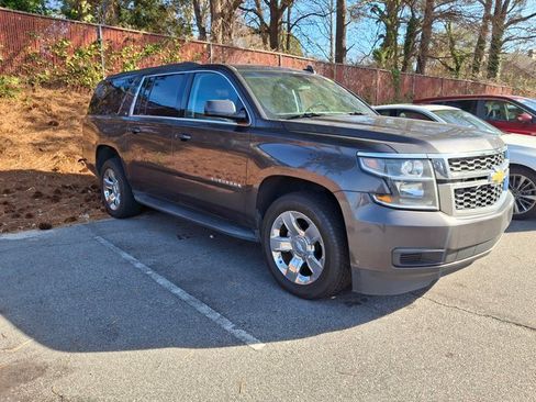 Used 2018 Chevrolet Suburban LT image 1