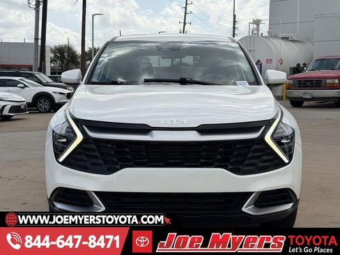 Used 2025 Kia Sportage LX image 3