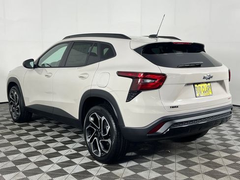 New 2026 Chevrolet Trax RS w/ Driver Confidence Package image 8