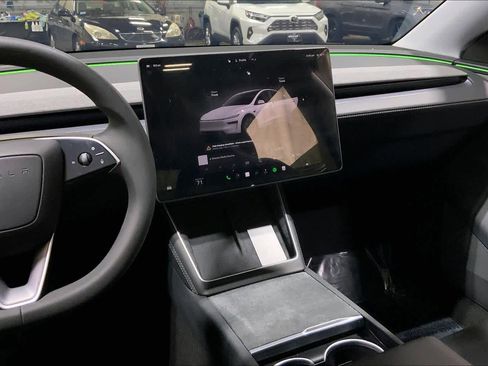 Used 2026 Tesla Model Y AWD image 7