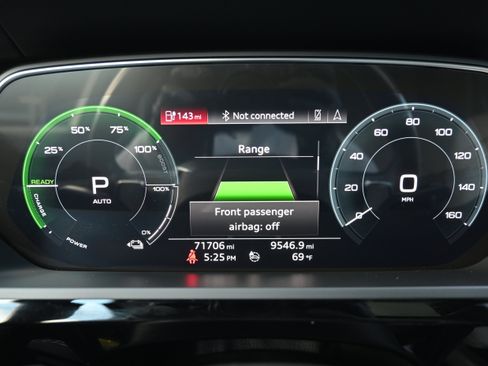 Used 2019 Audi e-tron Premium Plus image 52