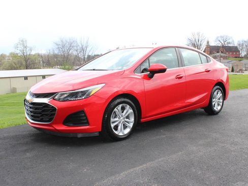 Used 2019 Chevrolet Cruze LT w/ Convenience Package image 3