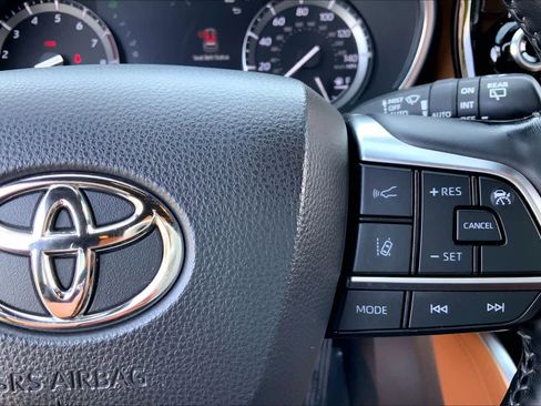 Used 2021 Toyota Highlander Platinum AWD/4WD image 25