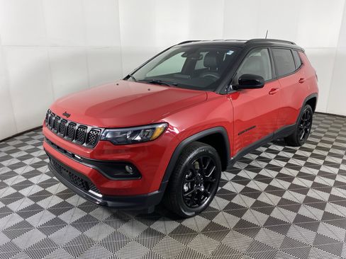 Used 2023 Jeep Compass Latitude w/ Convenience Group AWD/4WD image 11