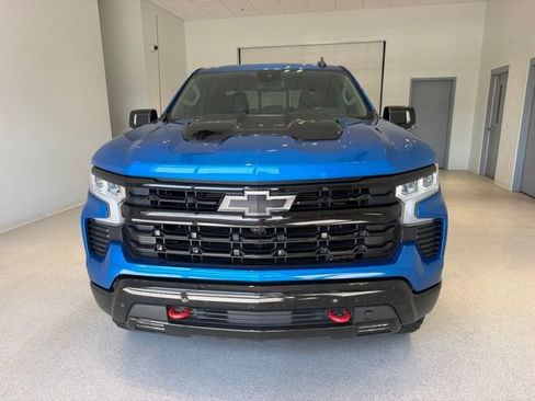 Used 2024 Chevrolet Silverado 1500 LT Trail Boss w/ LT Trail Boss Premium Package AWD/4WD image 2