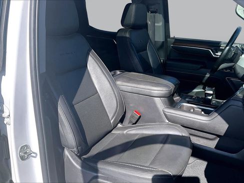 Used 2025 GMC Sierra 1500 Denali w/ Technology Package AWD/4WD image 9