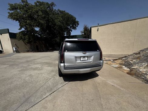 Used 2017 Cadillac Escalade Platinum AWD/4WD image 4