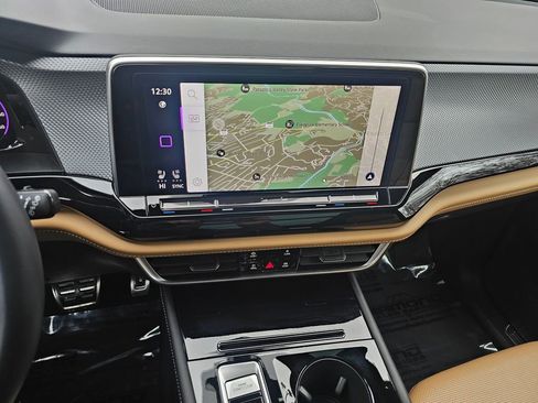 Used 2024 Volkswagen Atlas Cross Sport SEL R-Line image 11