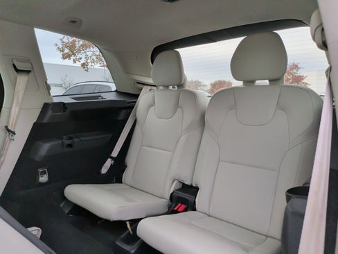 Used 2021 Volvo XC90 T6 Momentum w/ Climate Package image 33