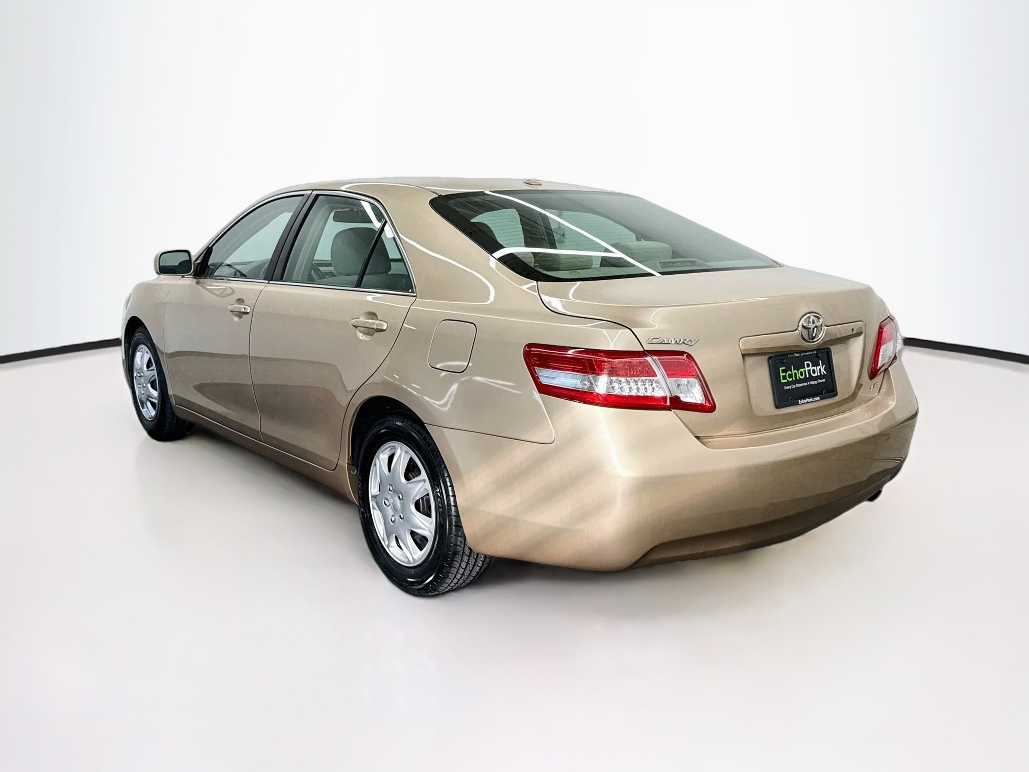 Used 2011 Toyota Camry LE FWD image 5
