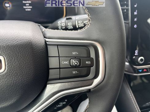 Used 2024 Jeep Wagoneer L 4WD image 16
