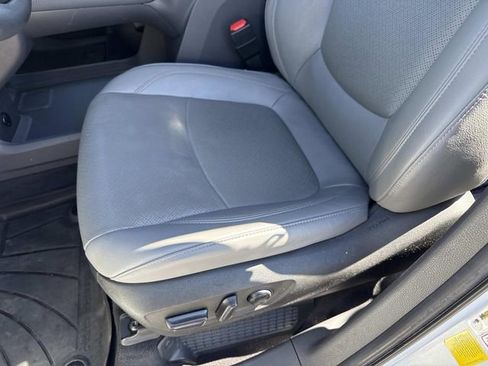 Used 2024 Toyota Sienna Limited image 14