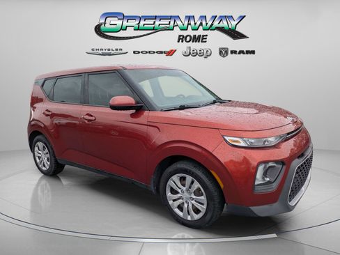 Used 2021 Kia Soul LX image 2