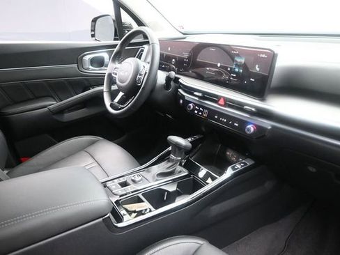 Used 2025 Kia Sorento SX FWD image 29