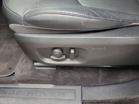 Used 2019 Land Rover Range Rover Evoque SE AWD/4WD image 18