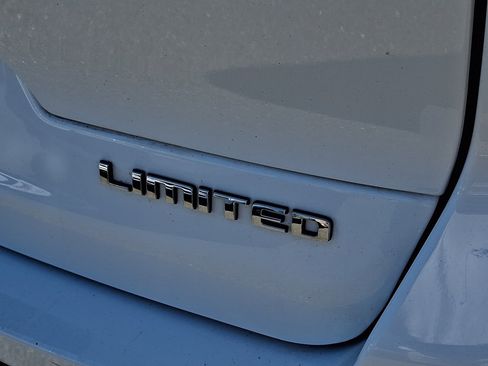 Used 2023 Jeep Grand Cherokee L Limited AWD/4WD image 16