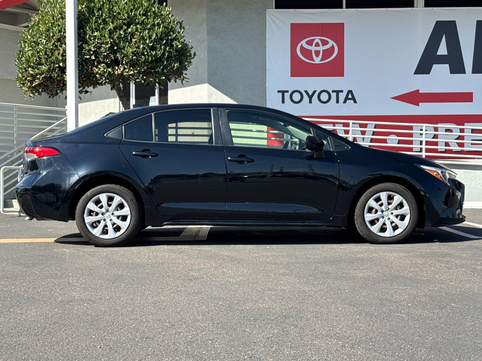 Used 2023 Toyota Corolla LE FWD image 6