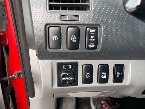 Used 2014 Toyota Tacoma 4x4 Double Cab image 28