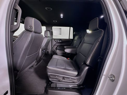 Used 2023 Chevrolet Suburban Premier image 28