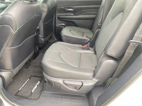 Used 2024 Toyota Grand Highlander XLE image 12