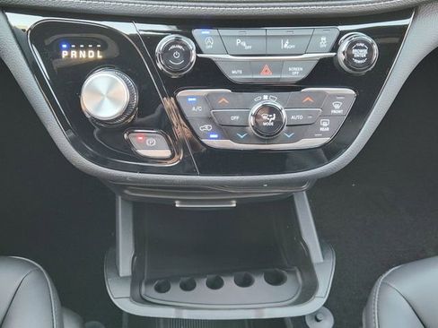 New 2026 Chrysler Pacifica Select image 14