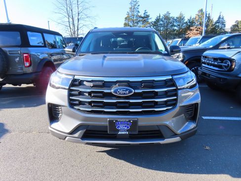 New 2026 Ford Explorer Active image 2