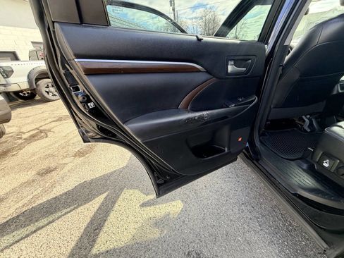 Used 2014 Toyota Highlander Limited image 52