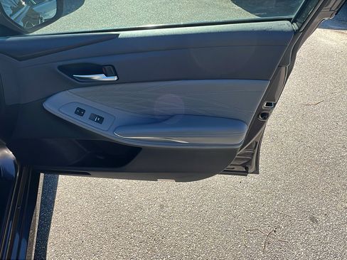 Used 2019 Toyota Avalon XLE image 19