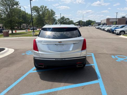 Used 2017 Cadillac XT5 Luxury w/ Driver Awareness Package AWD/4WD image 6