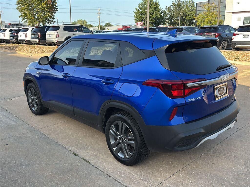 Used 2023 Kia Seltos LX AWD/4WD image 4