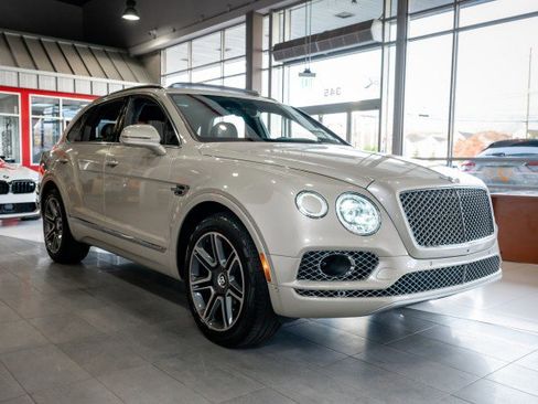 Used 2018 Bentley Bentayga image 3