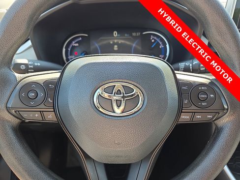 Used 2025 Toyota RAV4 XLE AWD/4WD image 24