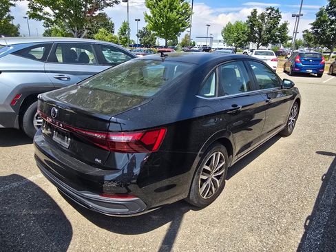 Used 2025 Volkswagen Jetta SE w/ Sunroof Package FWD image 17