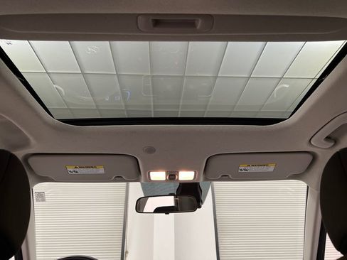 Used 2025 Hyundai Venue SEL FWD image 33