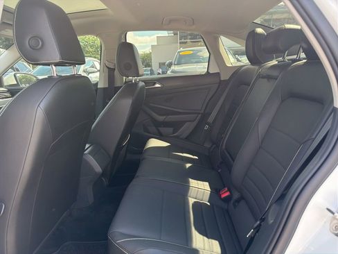 Certified 2023 Volkswagen Jetta SE w/ Panoramic Sunroof Package FWD image 6