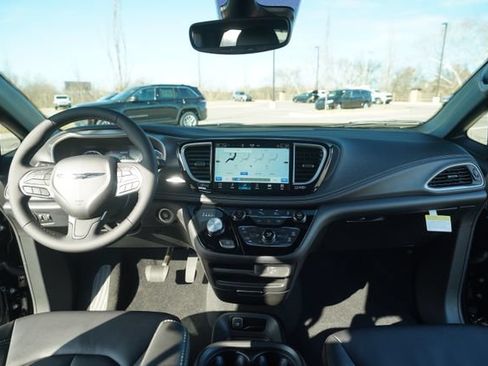 New 2026 Chrysler Pacifica Select FWD image 22